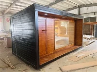 Cabin xông hơi ngoài trời bằng gỗ nguyên khối được làm thủ công với phòng thay đồ tập trung vào sự riêng tư